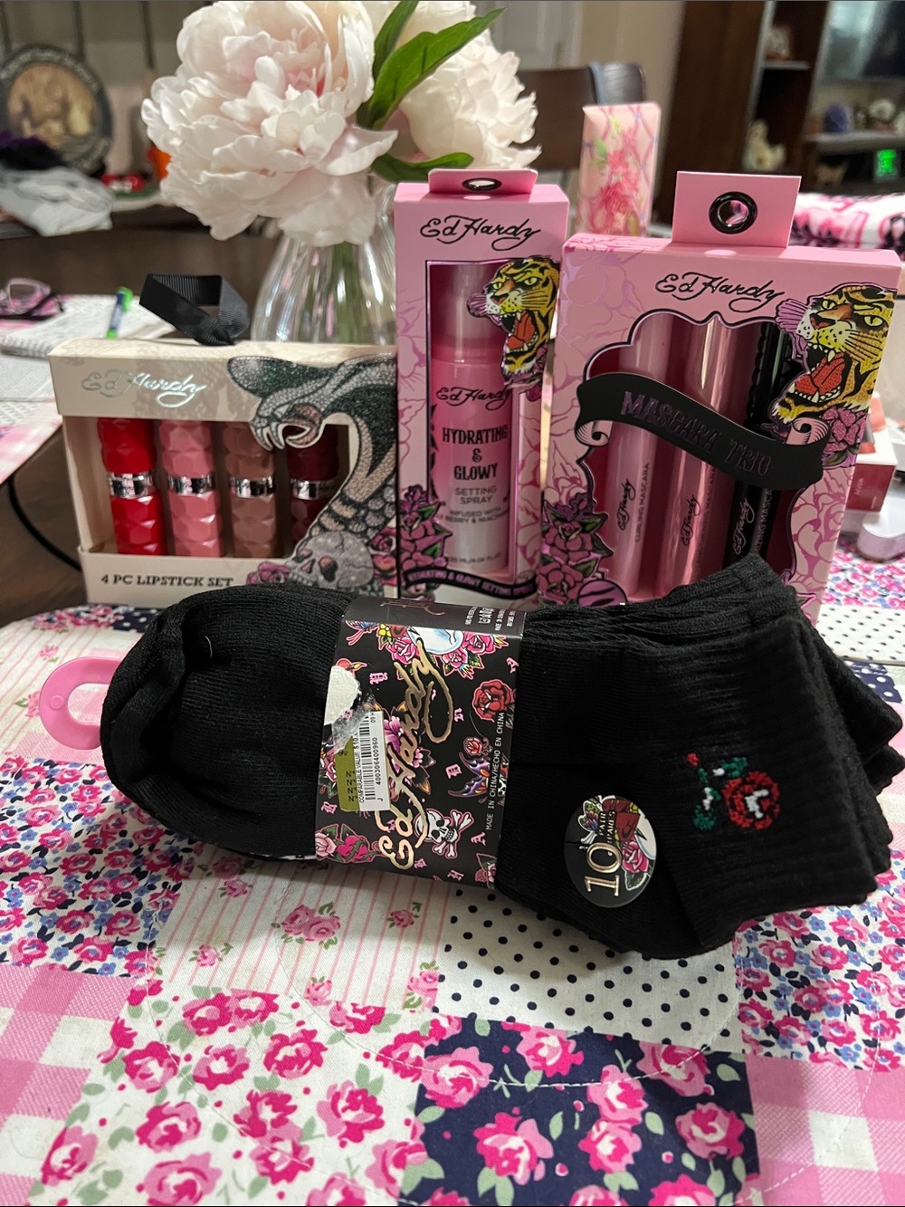 New Ed Hardy BUNDLE Black Crew Socks with Red & Green Embroidered Rose